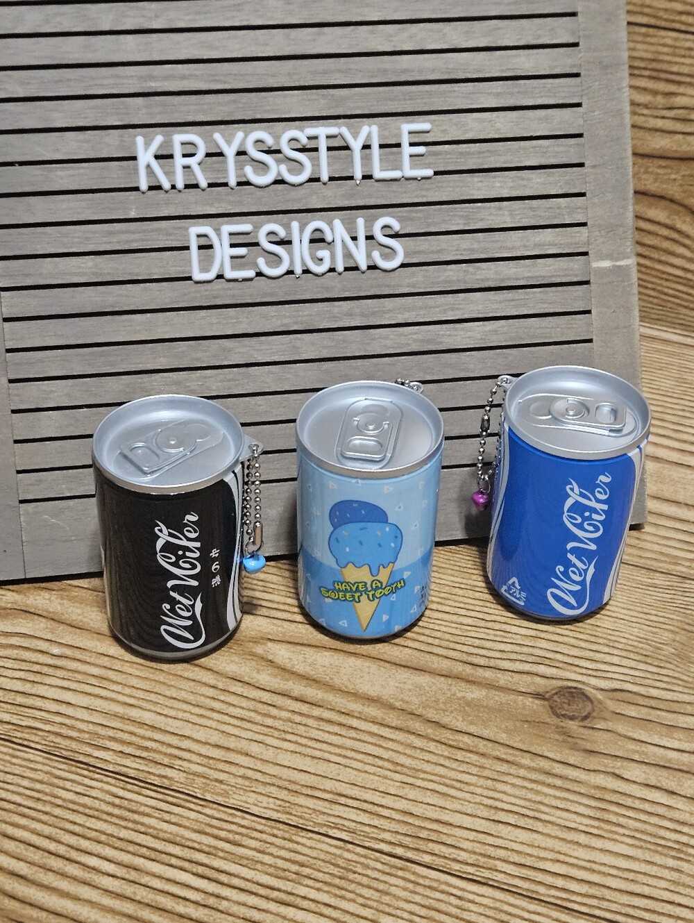 Mini Soda Can Wet Wipes Key Chain 3.25" x 1.25" 30 wipes.